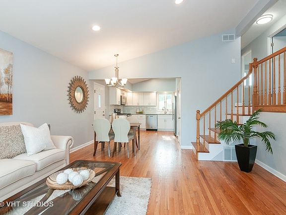 4th image of 352 N Lombard Ave