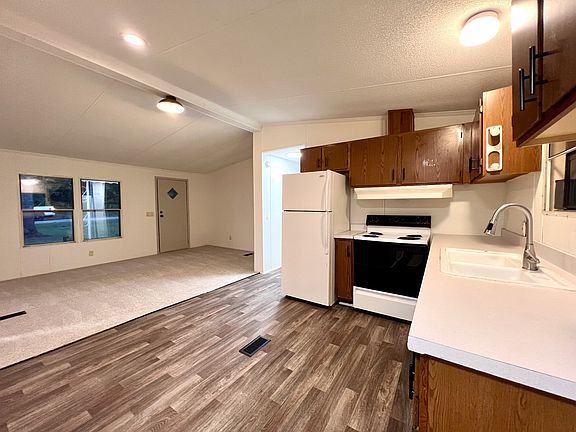 5th image of 413 Elm Ln