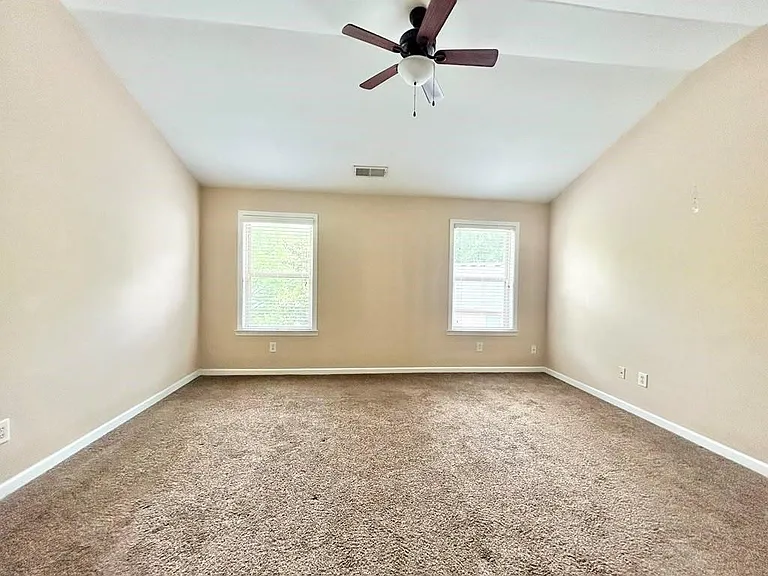 64 Creighton Ln — Photo 11