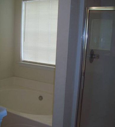 Stand up shower & Tub