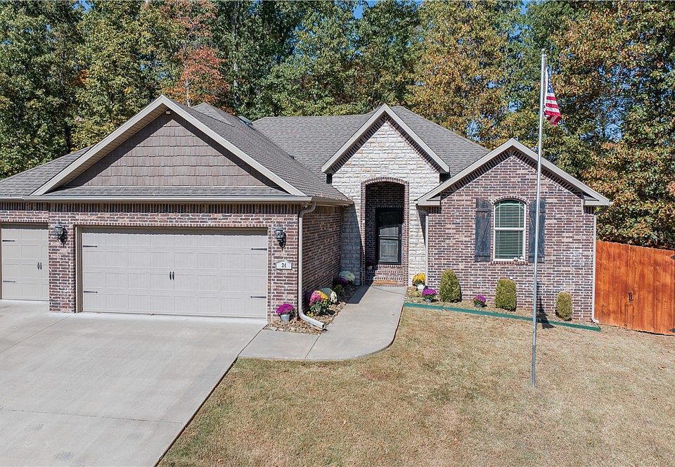 1st image of 34 Reighton Dr