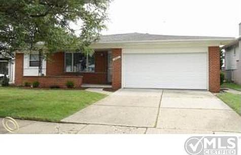 Large front porch welcomes you!