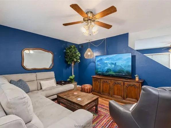 4505 Carter Creek Pkwy APT 8, Bryan, TX 77802