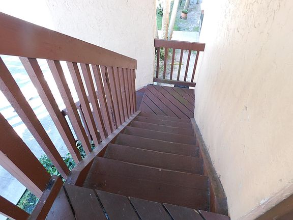 4th image of 2402 Lakeview Cir