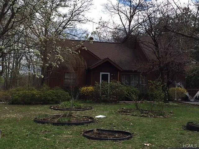 8 Whitewood Dr photo 1