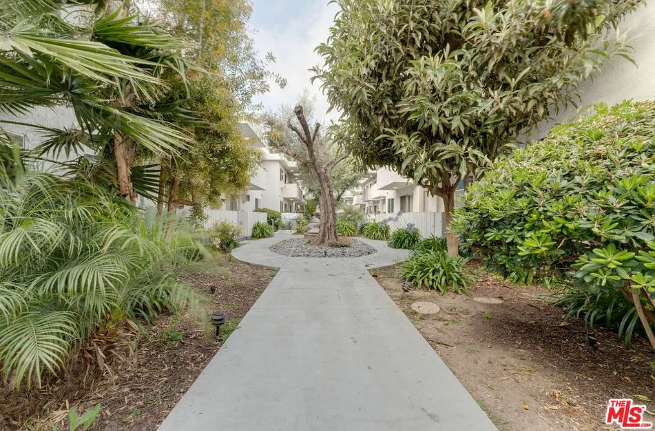 2884 Sawtelle Blvd — Photo 4