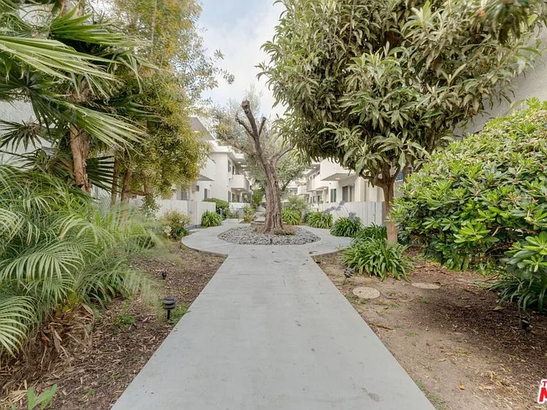 2884 Sawtelle Blvd #214 — Photo 4