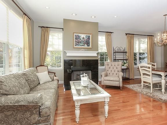 5th image of 322 Broadmoor Ln #322