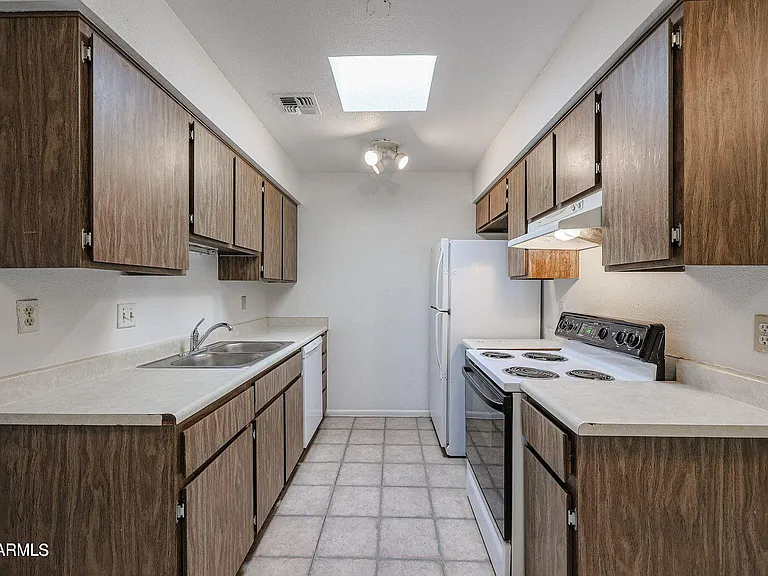 9001 W Elm St #7 — Photo 20
