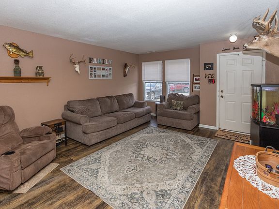 3rd image of 1611 Carriage Cir