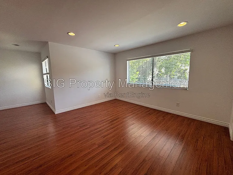3200 Fairesta St #5 — Photo 10