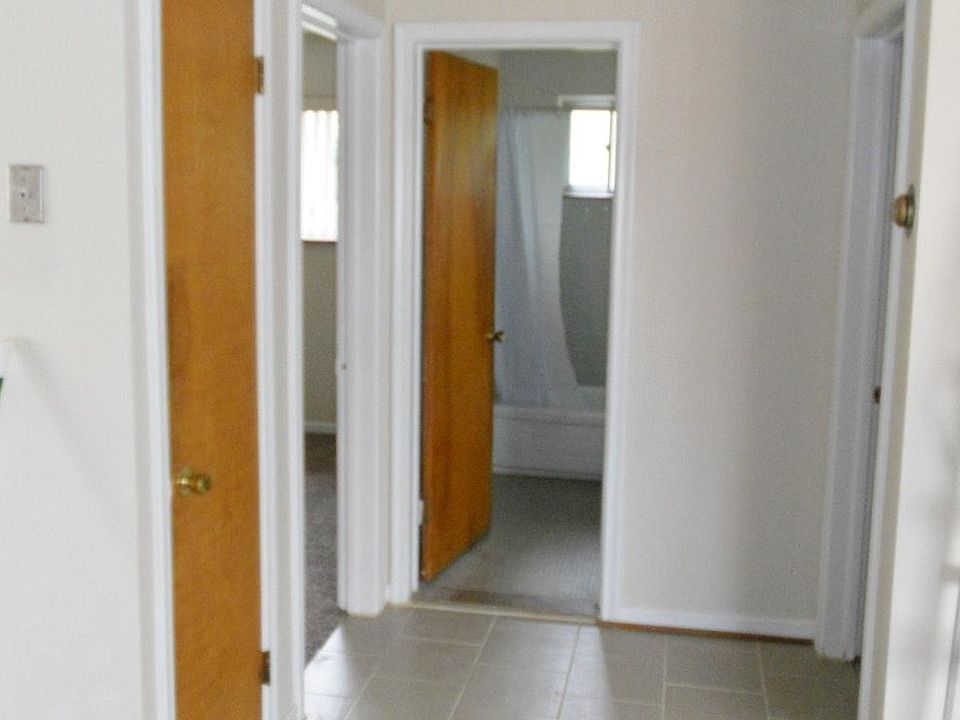 2nd image of 2328 Crooks Rd APT 3