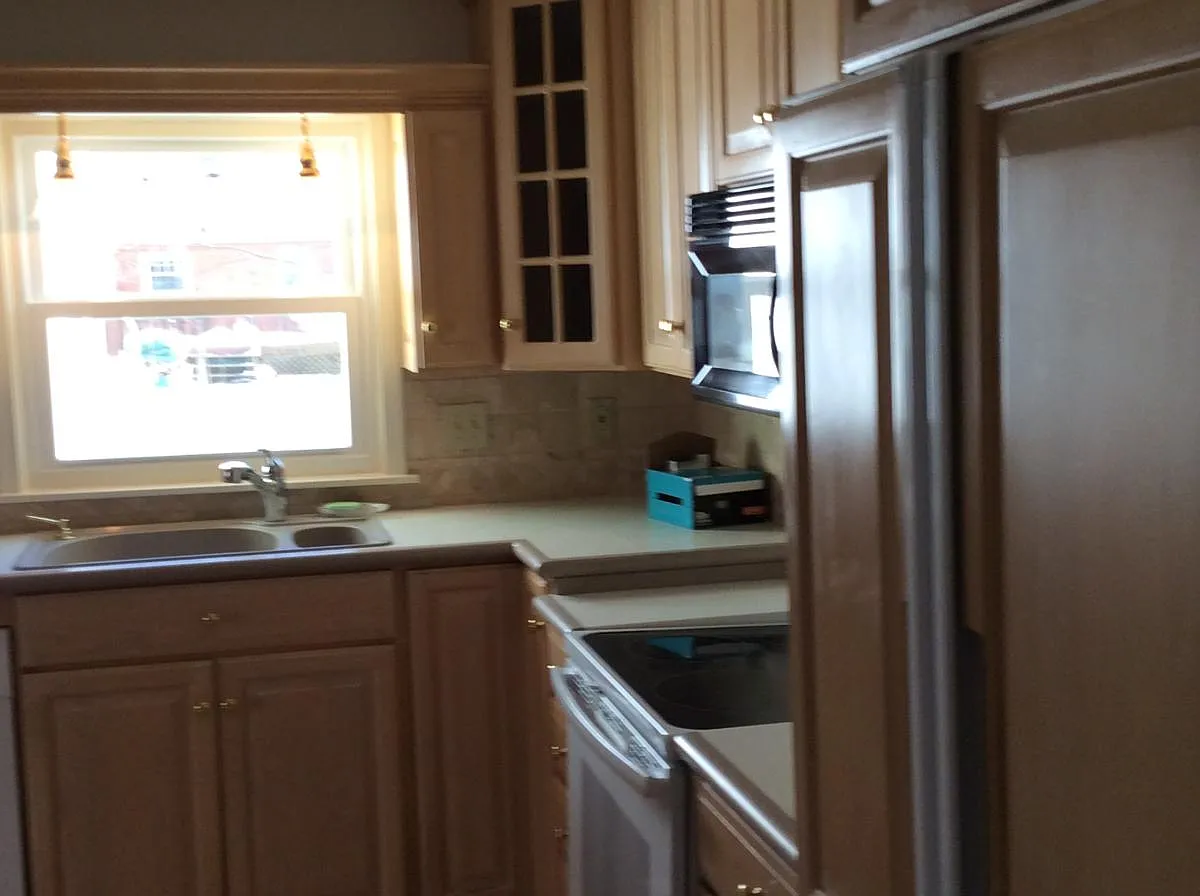 3 bed, 2500 sqft, $2,195 — Photo 2