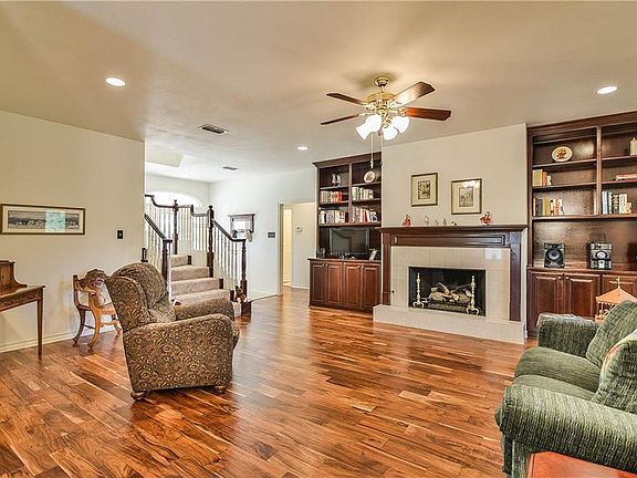 5th image of 1622 Crow Creek Dr