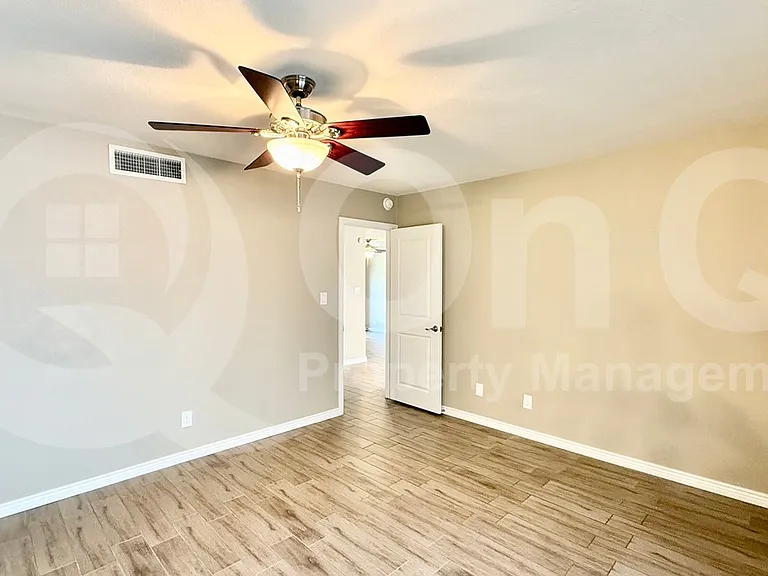 827 N 86th Way — Photo 16