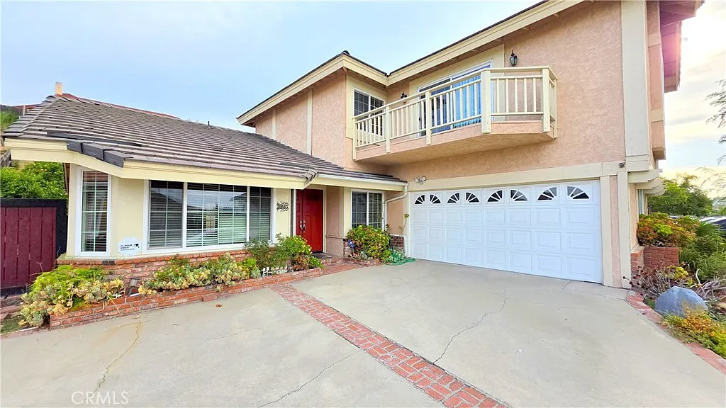 5 bed, 2768 sqft, $4,395 — Photo 1