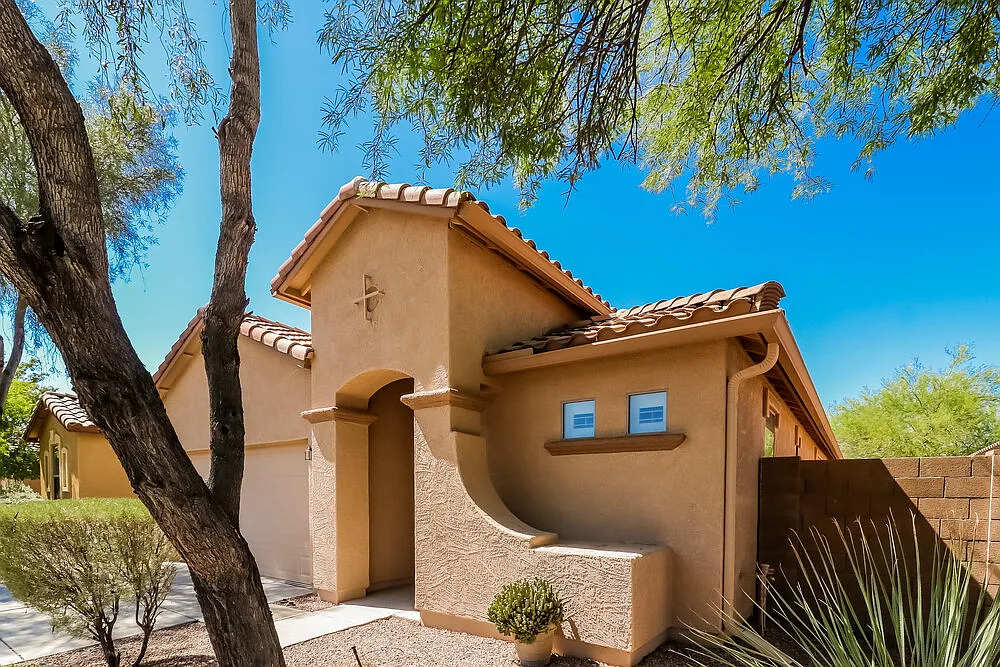4 bed, 3.0 bath, 1818 sqft, $2,255 — Photo 3