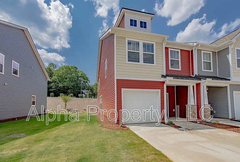 3 bed, 2.5 bath, 1650 sqft, $1,700 — Photo 3