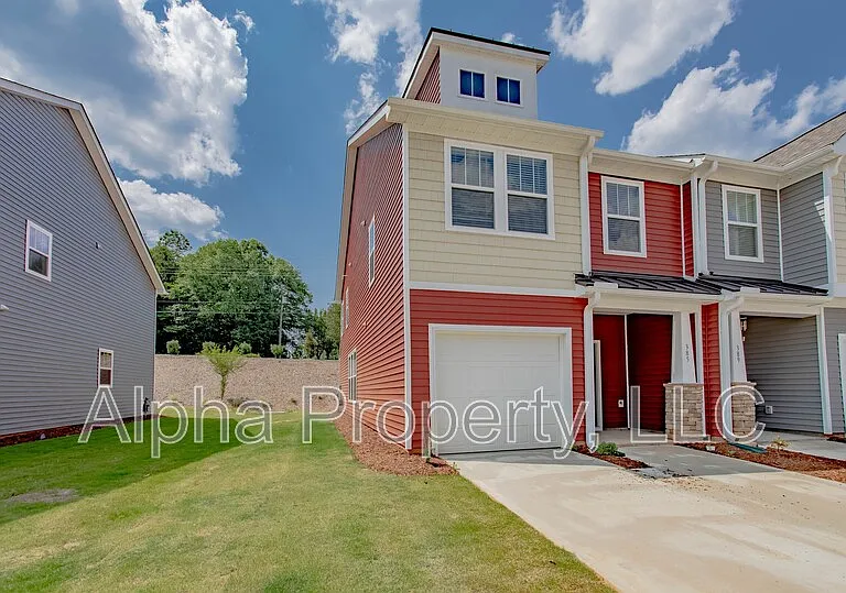 385 Hague Dr — Photo 3