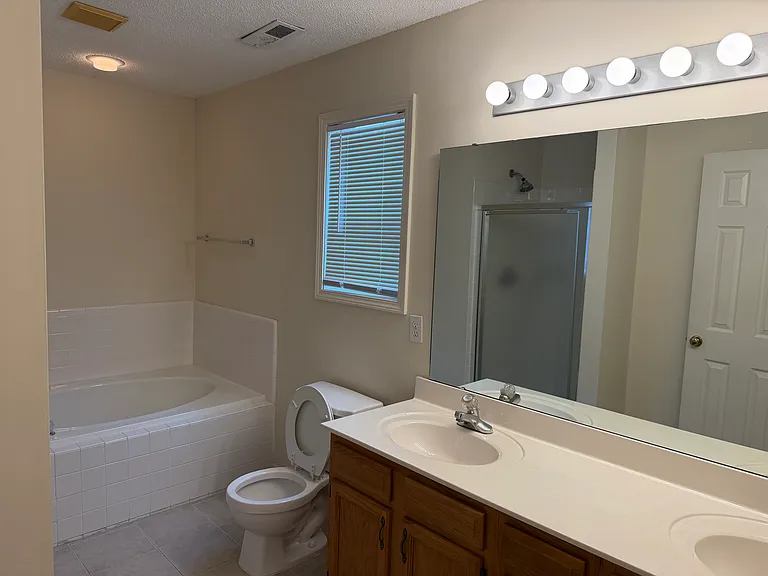 1415 Waterford Green Dr — Photo 8