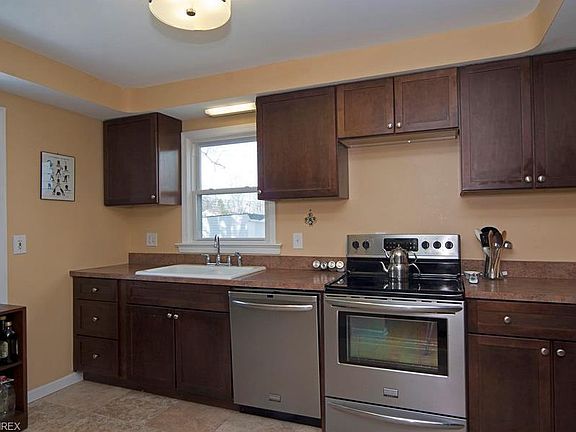 5th image of 1820 Beaconwood Ave