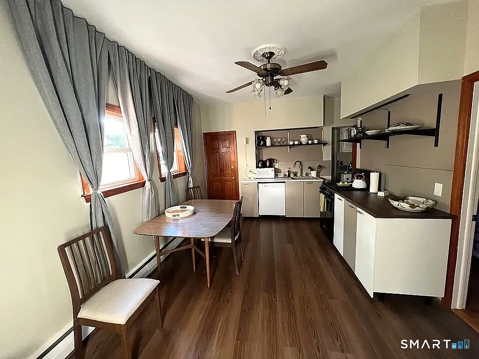 2 bed, 1.0 bath, 897 sqft, $2,250 — Photo 3