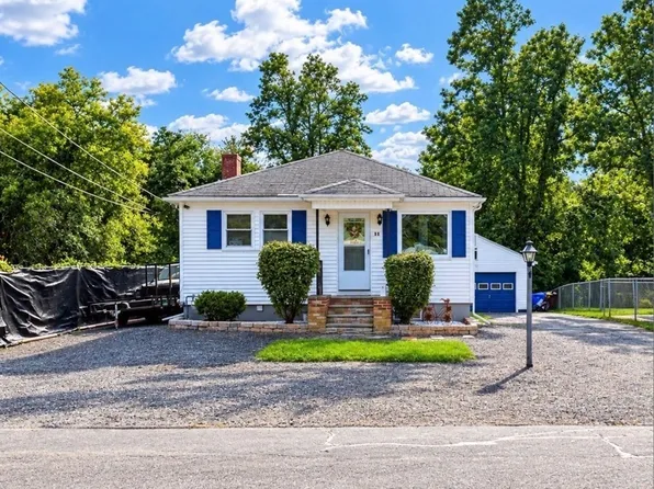 11 Hopewell St, Taunton, MA 02780