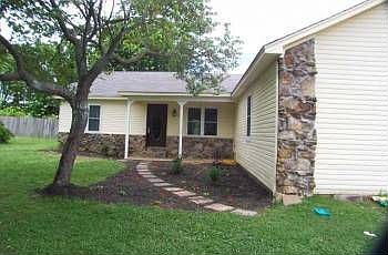 2nd image of 326 Twin Lakes Cir