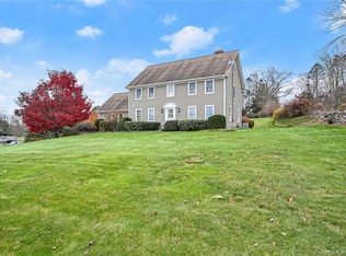 2 Deer Run Dr, Seymour, CT 06483