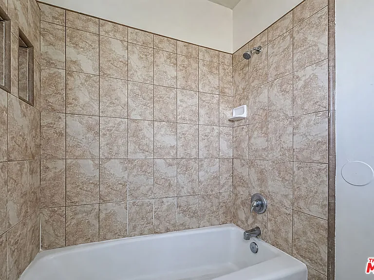 220 E Hyde Park Blvd #1 — Photo 6