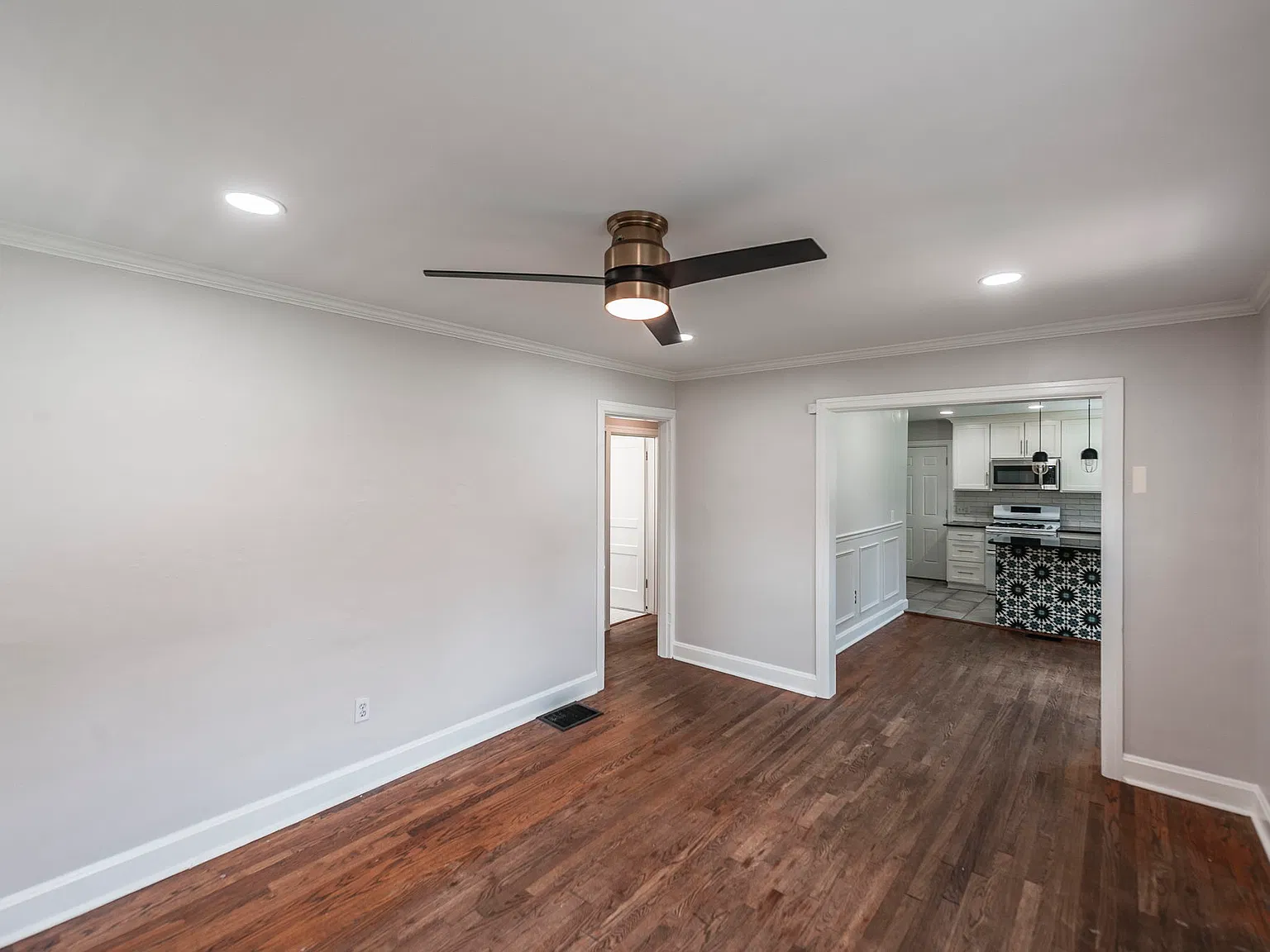 3 bed, 1370 sqft, $3,500 — Photo 3