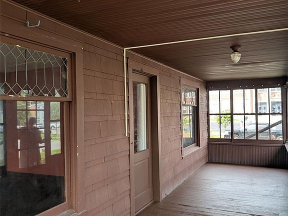 3rd image of 105 Courtney Avenue