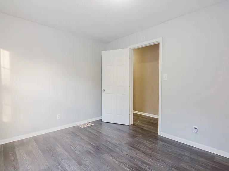 1103 N Keystone Ave — Photo 15