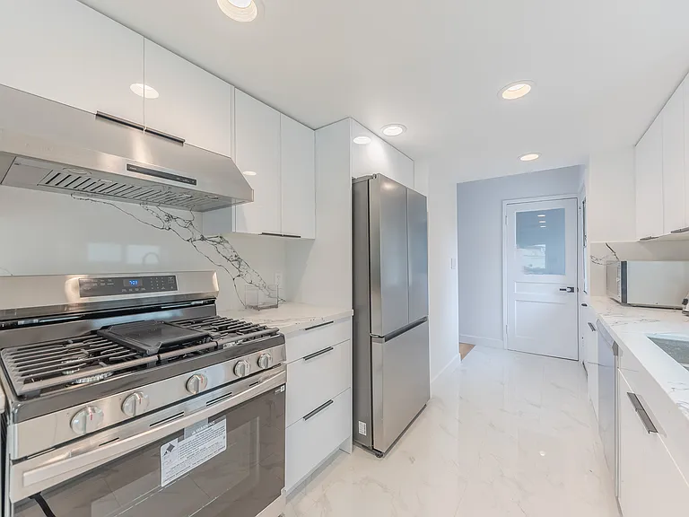 2522 Armacost Ave — Photo 13