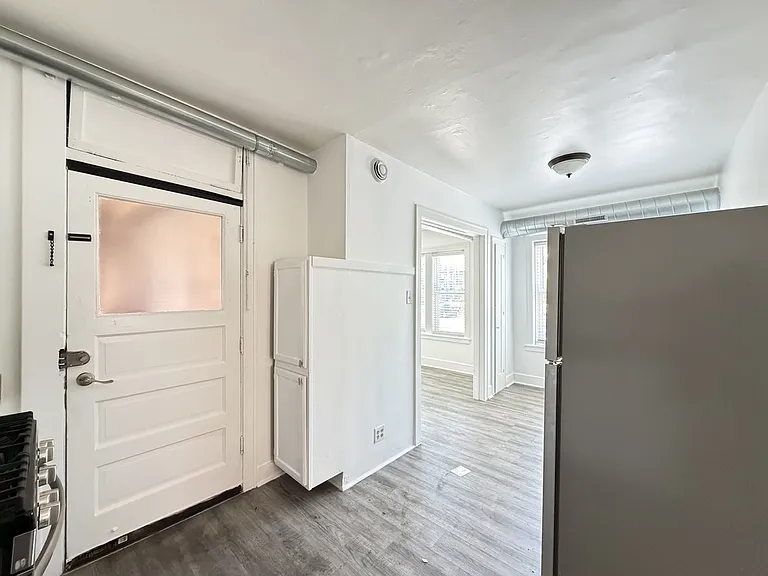 1605 N McVicker Ave #2 — Photo 4