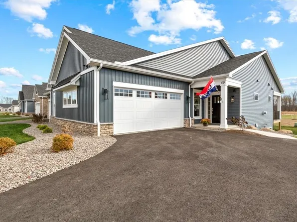 119 Cedarway Cir #405, Webster, NY 14580