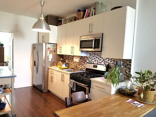 Rented by MCR Realty | media 8