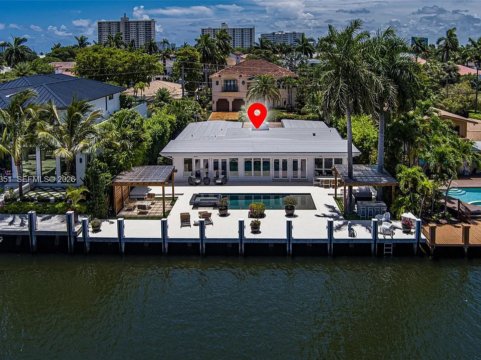 2401 Sea Island Dr