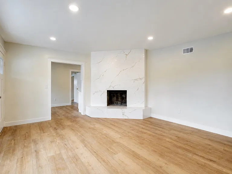 515 Crestview Dr — Photo 3