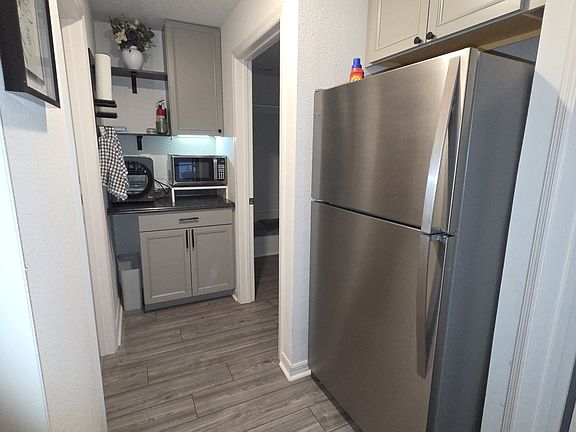 4th image of 61 Belleaire Dr #1