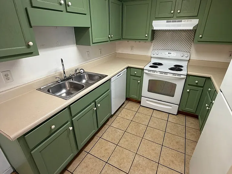 10-12 Jessie Head Dr NW — Photo 3