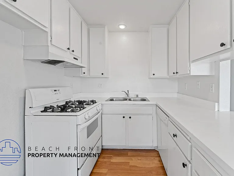 9842 Hamilton Ave. — Photo 7