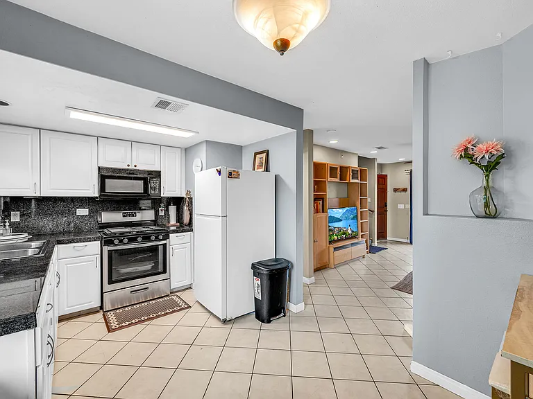 4523 College Way #H — Photo 11