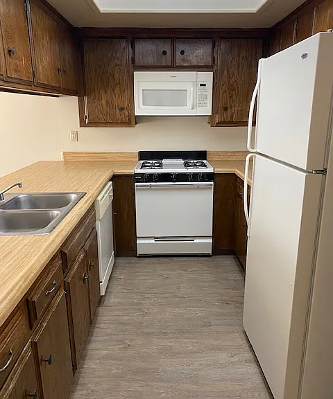 Laurelwood Gardens standard 2x2 kitchen
