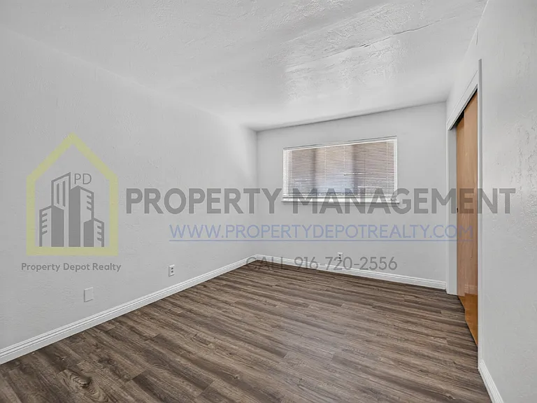 4411 Del Rio Rd #4 — Photo 20
