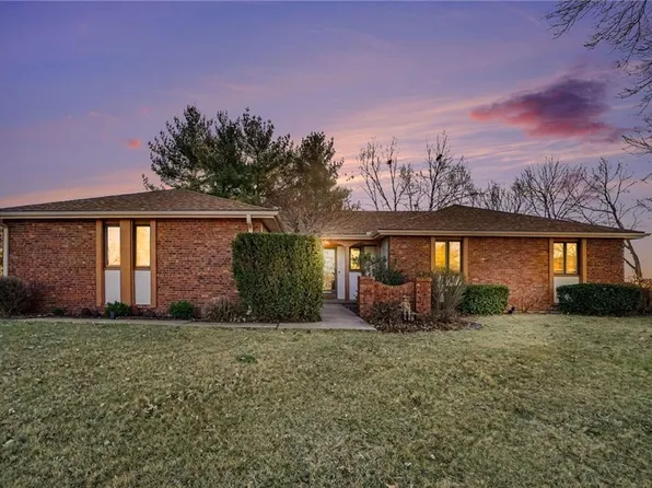 1109 S Catalpa St, Savannah, MO 64485