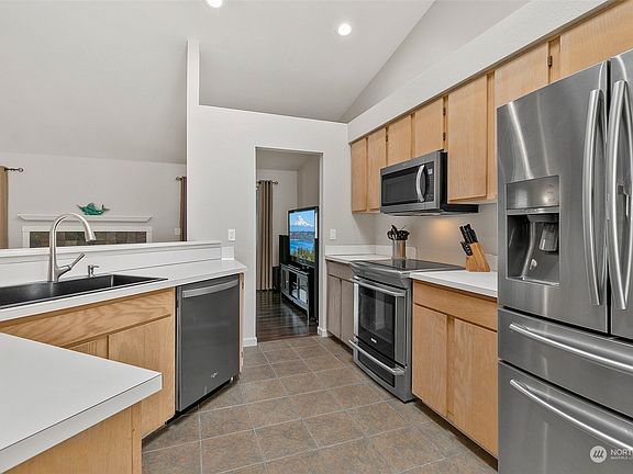 4th image of 6524 26th Street NE