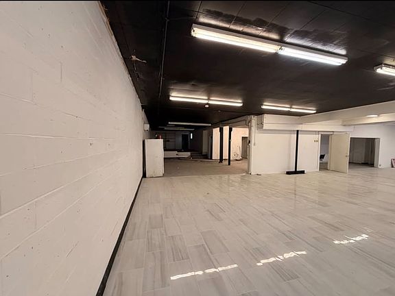 4th image of 448 W Main St