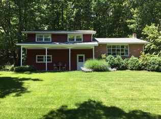 802 Wedgewood Lake Dr, Stroudsburg, PA