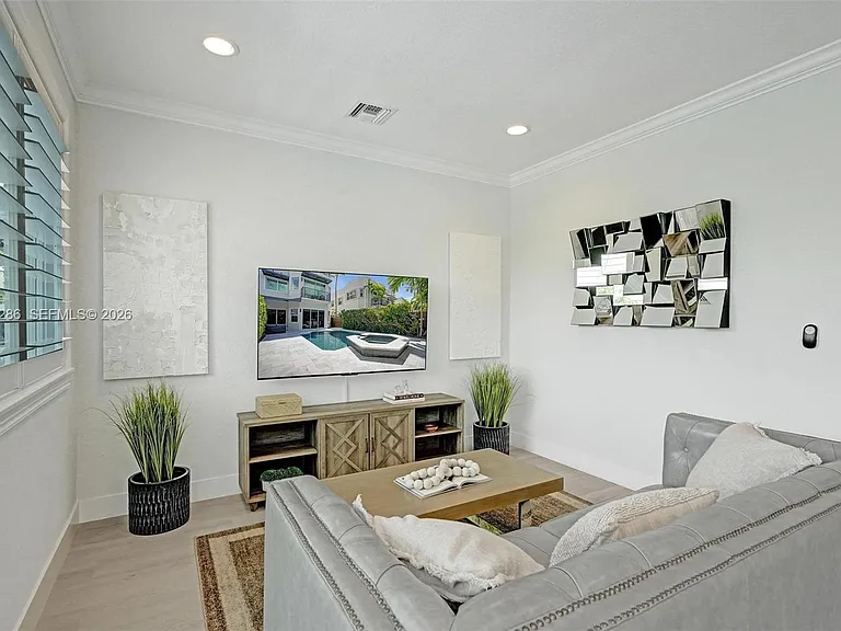 453 SW 5th Ave — Photo 41